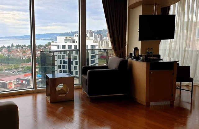 SPA, FITNESS, CAFÉ, CERCA DEL AEROPUERTO