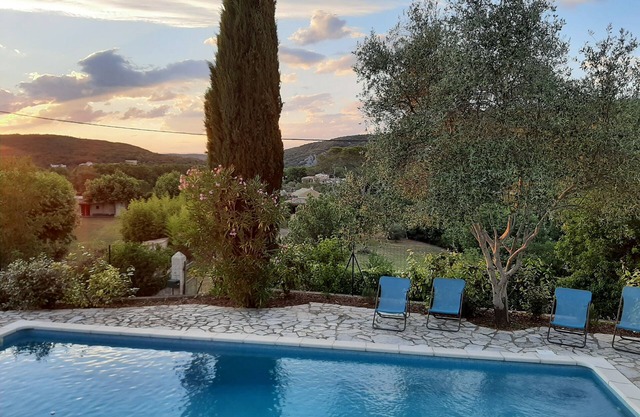 Spacious, peaceful Roses gîte in the Cèze valley, close to the Ardèche, ideal for families.