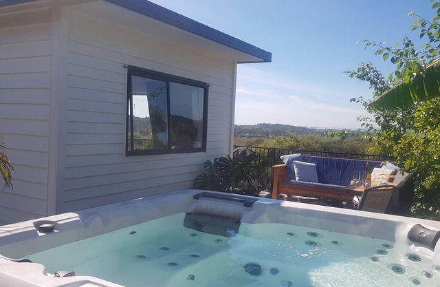 NEW LISTING..SPA POOL, PEACEFUL, PRIVATE SANCTUARY at PLUM TREE COTTAGE