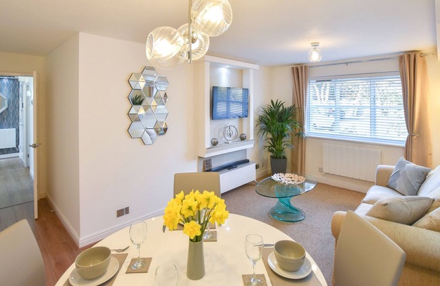 Spacious ground floor Apartment sleeps 4 with free parking from £136 per night