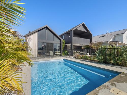 Space+Light lounge by pool walk to town beach