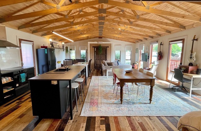 Space On The Hill - Relax in Loch Village