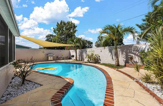 Charming 3-bedroom townhome with Heated Pool and Terrace in brilliant Melbourne