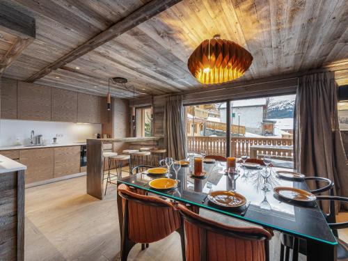 Spacieux Appartement Moderne à Méribel Village, Proche Pistes et Commodités, Idéal Familles - FR-1-566-1