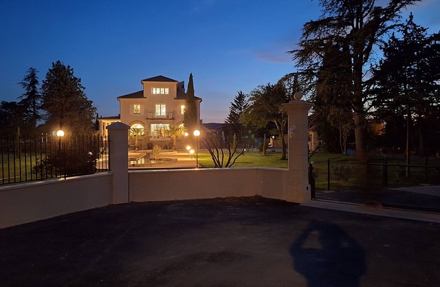 Spacious, air-conditioned mansion, Large private pool15x6, Large park.