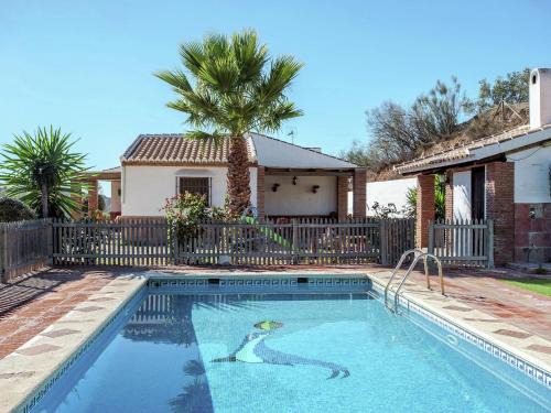 Spacious Cottage with Pool