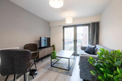 Spacious 1 Bed Apartment in Liverpool w Balcony
