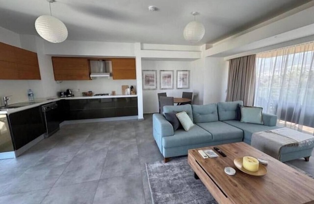 Spacious 1 bed Girne centre, walk to city