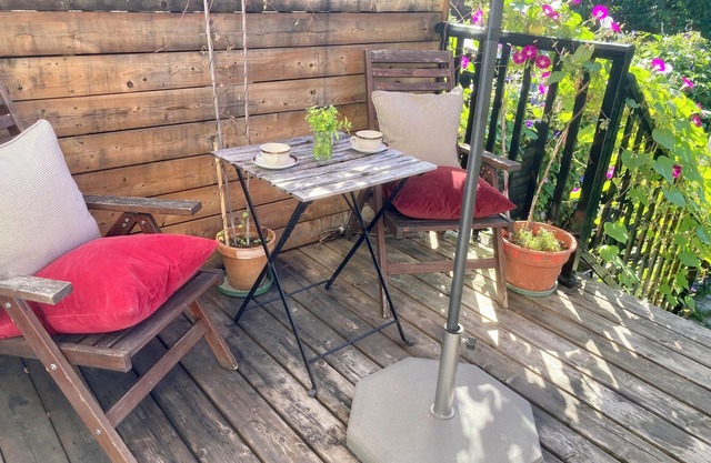 Spacious 1-bed home-from-home apt w/ garden. Little Portugal