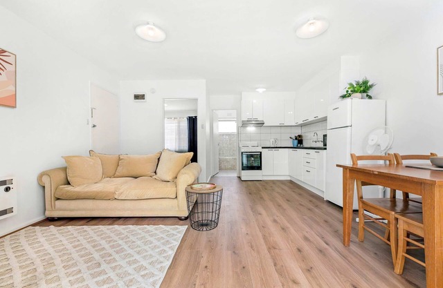 Spacious 1-Bedroom Apartment with Car Space