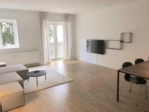 Spacious 1-BR apartment with a balcony in Frederiksberg - 202