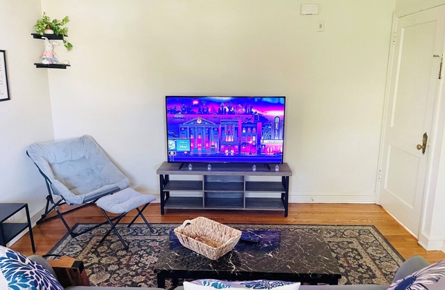 Enjoy the perfect blend of comfort and convenience in this centrally located 1-bedroom apartment