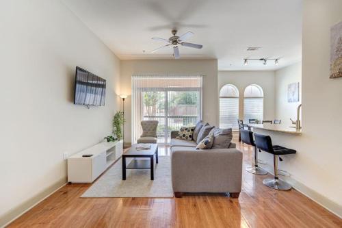 Spacious 1BR near NRG Pool, Free Wi-Fi & Parking