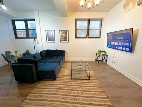 Spacious 1BR with Optional Parking Near McCormick Place, Field Museum, Adler Planetarium, & Shedd Aquarium