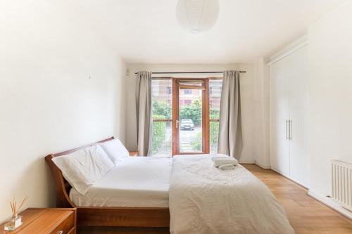 Spacious 2-Bed Apartment Opposite Santry Park & 10 Min Away from Airport