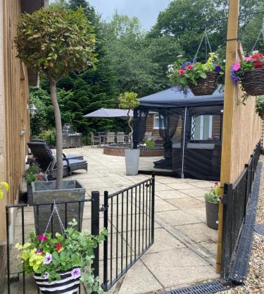 Spacious 2 Bed Retreat Includes a private Hot Tub in the Woodlands Wimborne