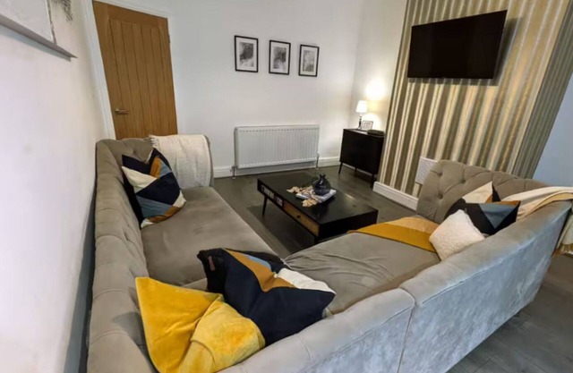 Spacious 2 bed Bungalow, Central Location