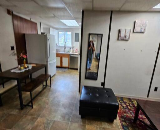 Spacious 2 bed Studio Apartment in Downtown