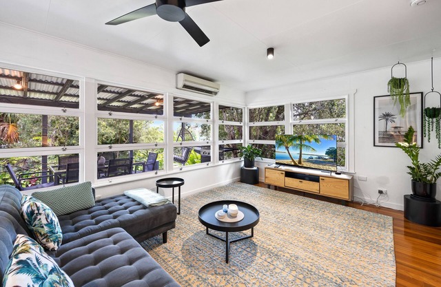 Spacious 2-Bed Unit with Alfresco Dining