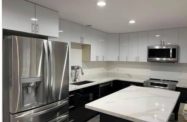Spacious 2 Bedroom /2 Bathroom Basement unitnn