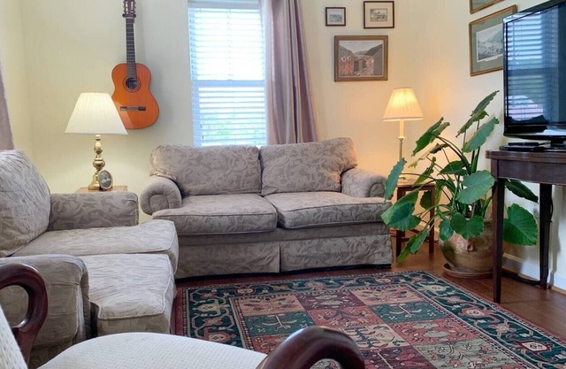Spacious 2 bedroom, 2 bath, full kitchen, centrally located
