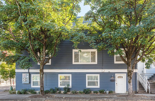 Spacious 2 Bedroom Apartment in Prime NW Location