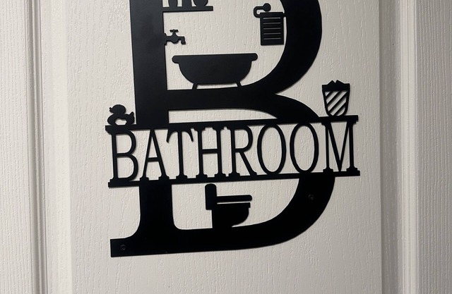Spacious 2-bedroom apartment in charming Bowie with WiFi,, new bthrm, w/d,& kit