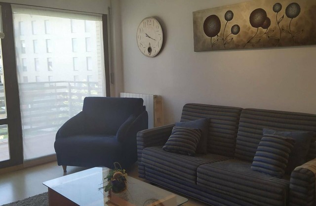 Apartamento con Piscina, Terraza y Garaje en Zona Tranquila de Jaca