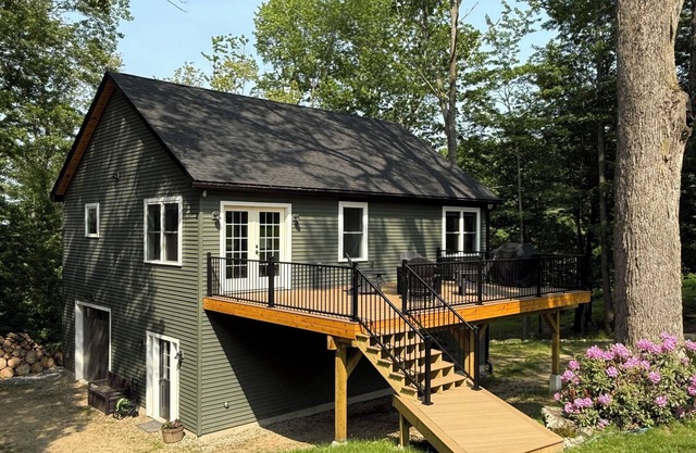 Spacious 2 Bedroom Apartment on Rural, Wooded Property. King Bed