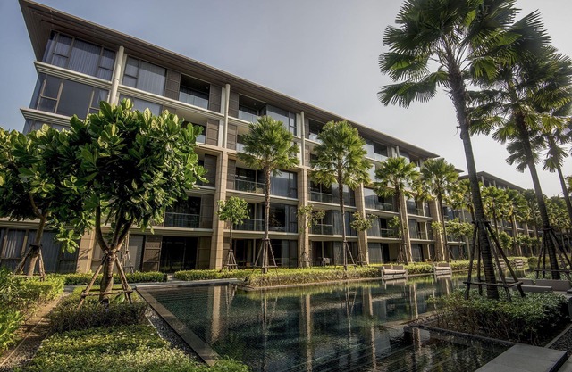 Amplio condominio frente al mar de 2 dormitorios con vista a la piscina @ Mai Khao Beach