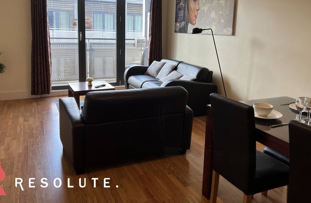 ★ Spacious 2 Bedroom Arcadian Centre w/ Balcony