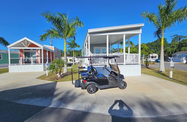SPACIOUS 2 BEDROOM HOUSE GOLF CART IN DISNEY AREA 5 STAR RATED MILL CREEK RESORT