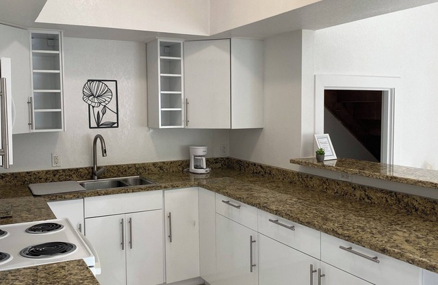 Spacious 2-bedroom apartment in Bodden Town with WiFi and AC