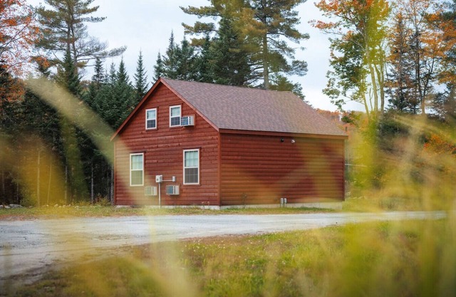 Spacious 2-Bedroom Log Cabin with Loft