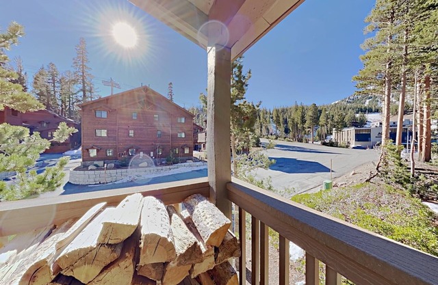 Spacious 2 Bedroom Condo with Loft! Stargazing, Quiet Neighborhood! by RedAwning