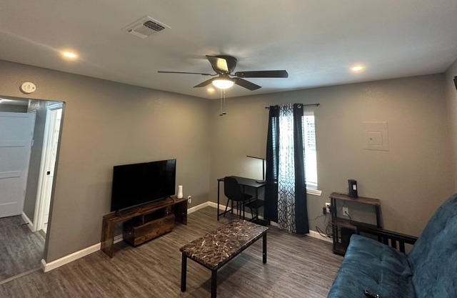 Spacious 2 Bedroom Apartment in the Heart of San Antonio