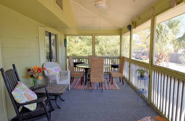 Spacious 2 bedroom apartment with free parking