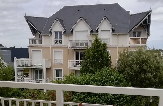 Spacious 2 bedrooms sunny 5 minutes from Dinard
