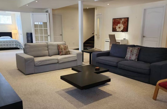 Spacious 2 BR, 3 beds, sleeps 6, kitchen, laundry