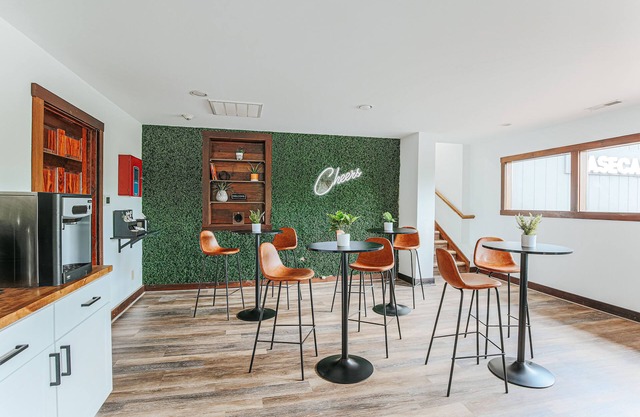 Spacious 2-Queen Studio w/ Desk | Pet-Friendly