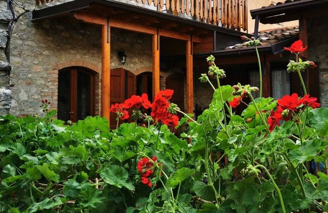 Apartamentos amueblados con buen gusto en piedra natural rustico