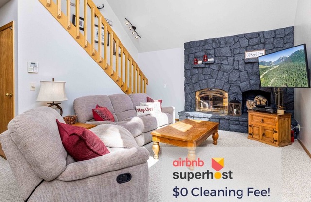 Spacious 2BD Cabin, 5 Mins from Ski Hill, Sleeps 8