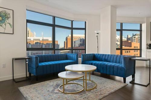 Spacious 2bed 2bath, King bed, steps fenway park