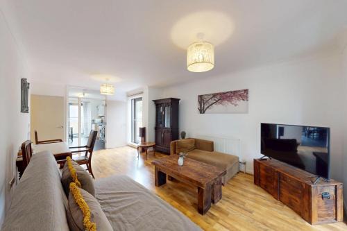 Spacious 2Bed London Flat Near Deptford Park and Surrey Quays Tube Station