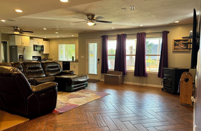 Spacious 2bedroom apartment in Charming Toquerville with AC, WiFi, Full kitchen