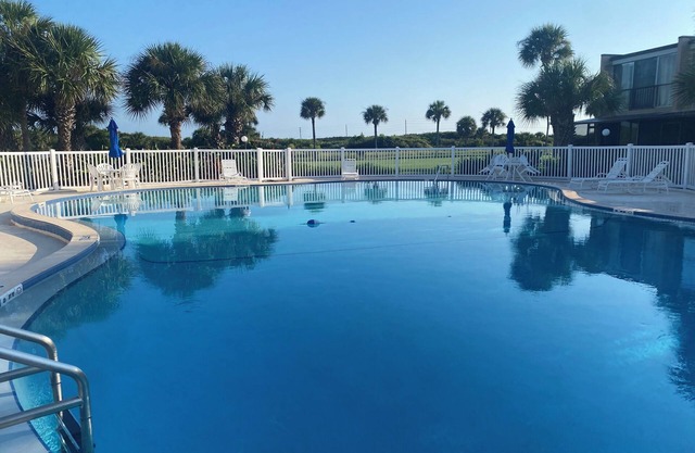 Spacious 2br/2bth beachside condo, FIRST FLOOR, front row parking.