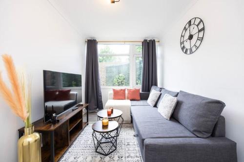 Spacious 2BR Gem - Close to Clapham Junction