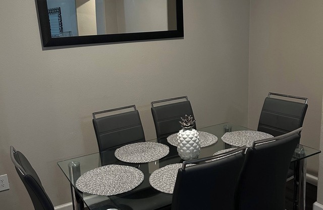 Charming 2-bedroom apartment with WiFi, AC in enjoyable Humble