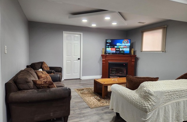 Spacious 2BR Private Suite & Entrance-Near Downtown & Bridge-Near Caesars & UOW