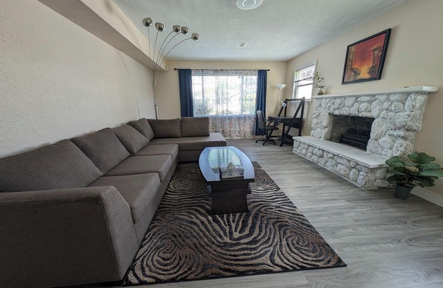 Spacious 2BR Suite with Private Entrance in Sunny Tsawwassen